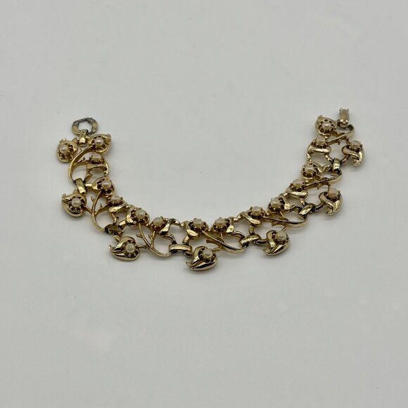 Vintage Bracelet Gold Tone Figural Vines and Leaves Faux Pearls Centers Unsigned - Picture 10 of 13